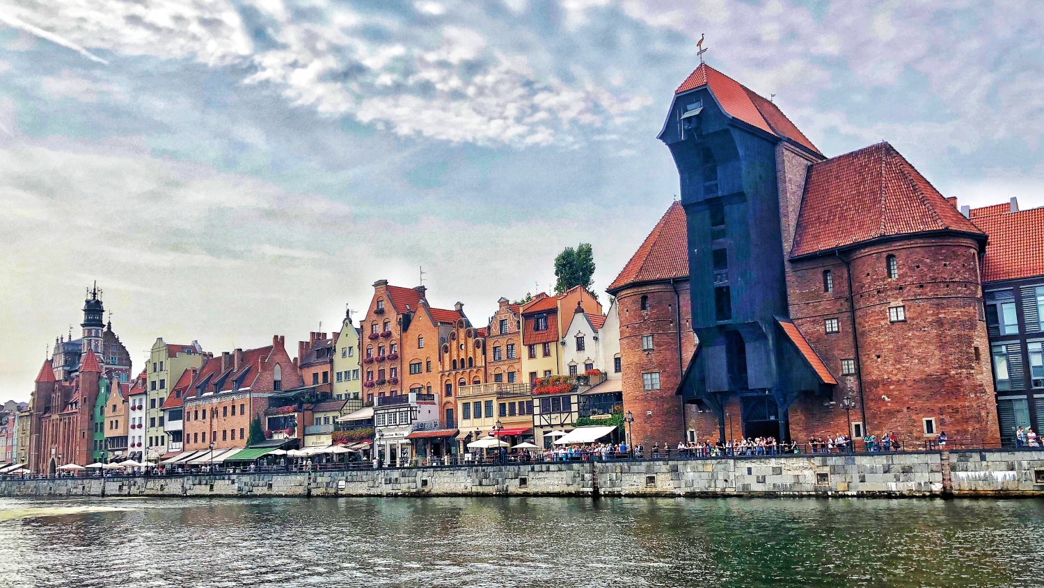Długie Pobrzeże a Starý žeriav, Gdansk, severné Poľsko